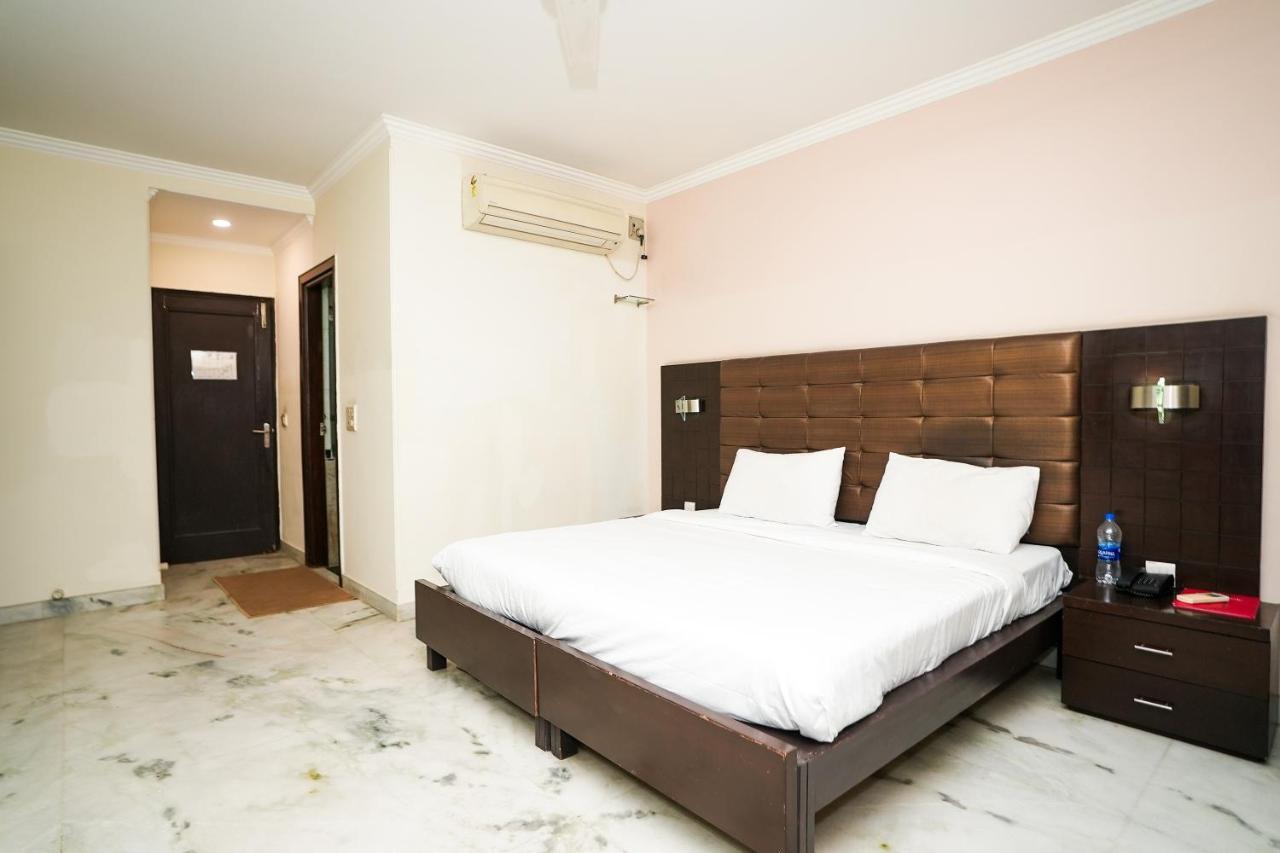 Stay Well Hotels & Homes Гургаон Экстерьер фото