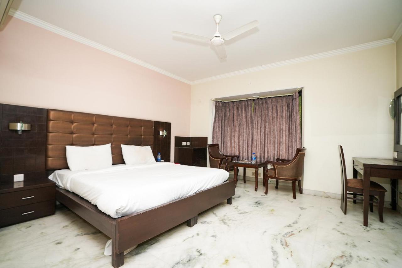 Stay Well Hotels & Homes Гургаон Экстерьер фото