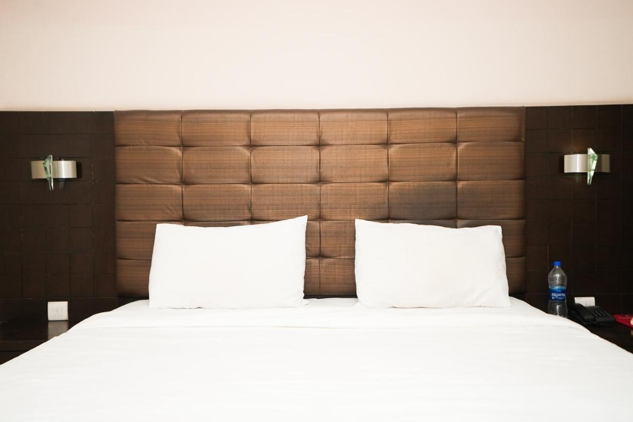 Stay Well Hotels & Homes Гургаон Экстерьер фото