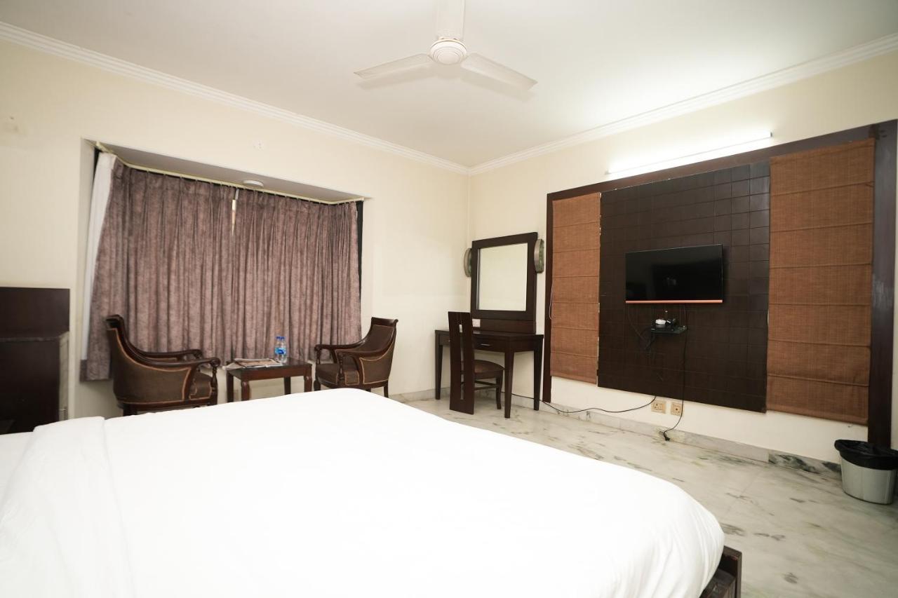 Stay Well Hotels & Homes Гургаон Экстерьер фото